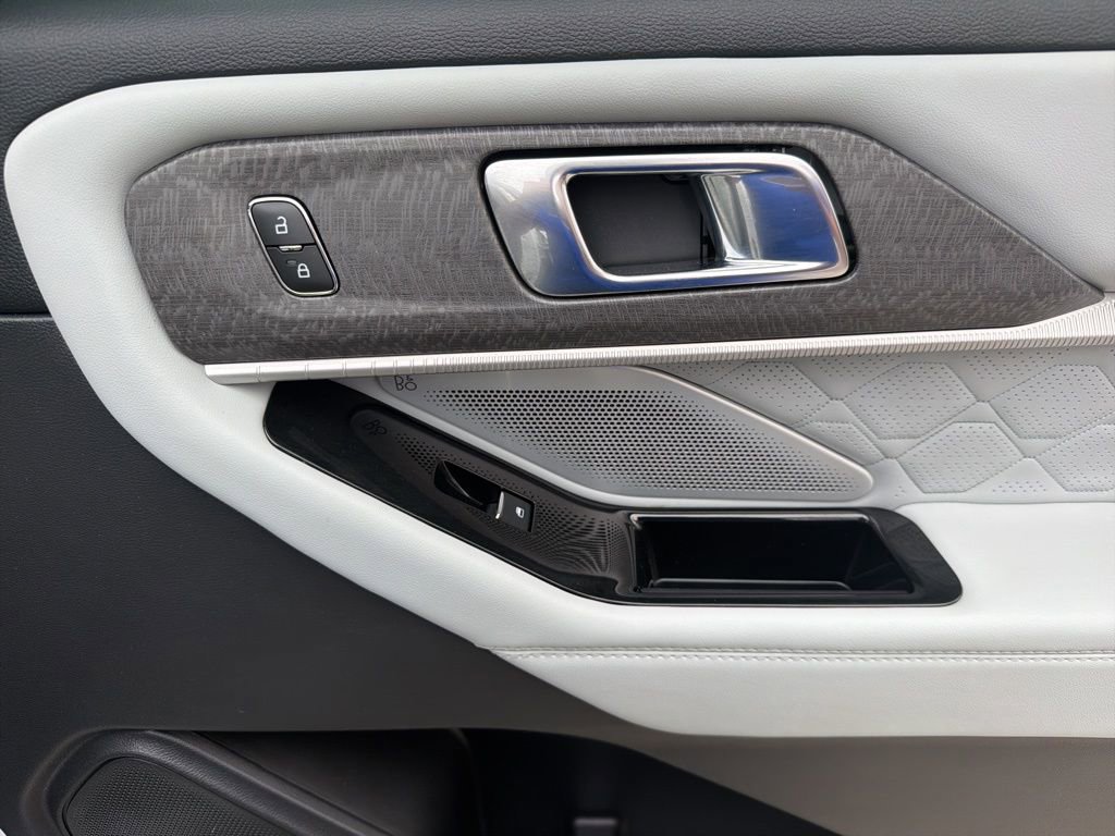 Used 2025 Ford Explorer Platinum w/ Ultimate Package image 30