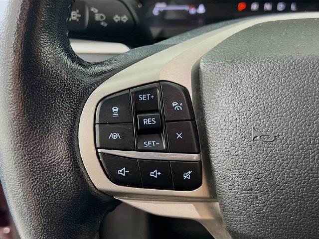 Used 2022 Ford Explorer XLT w/ Equipment Group 202A AWD/4WD image 13