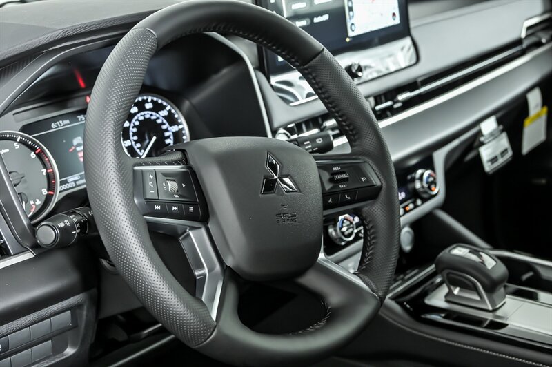 New 2026 Mitsubishi Outlander LE FWD image 16