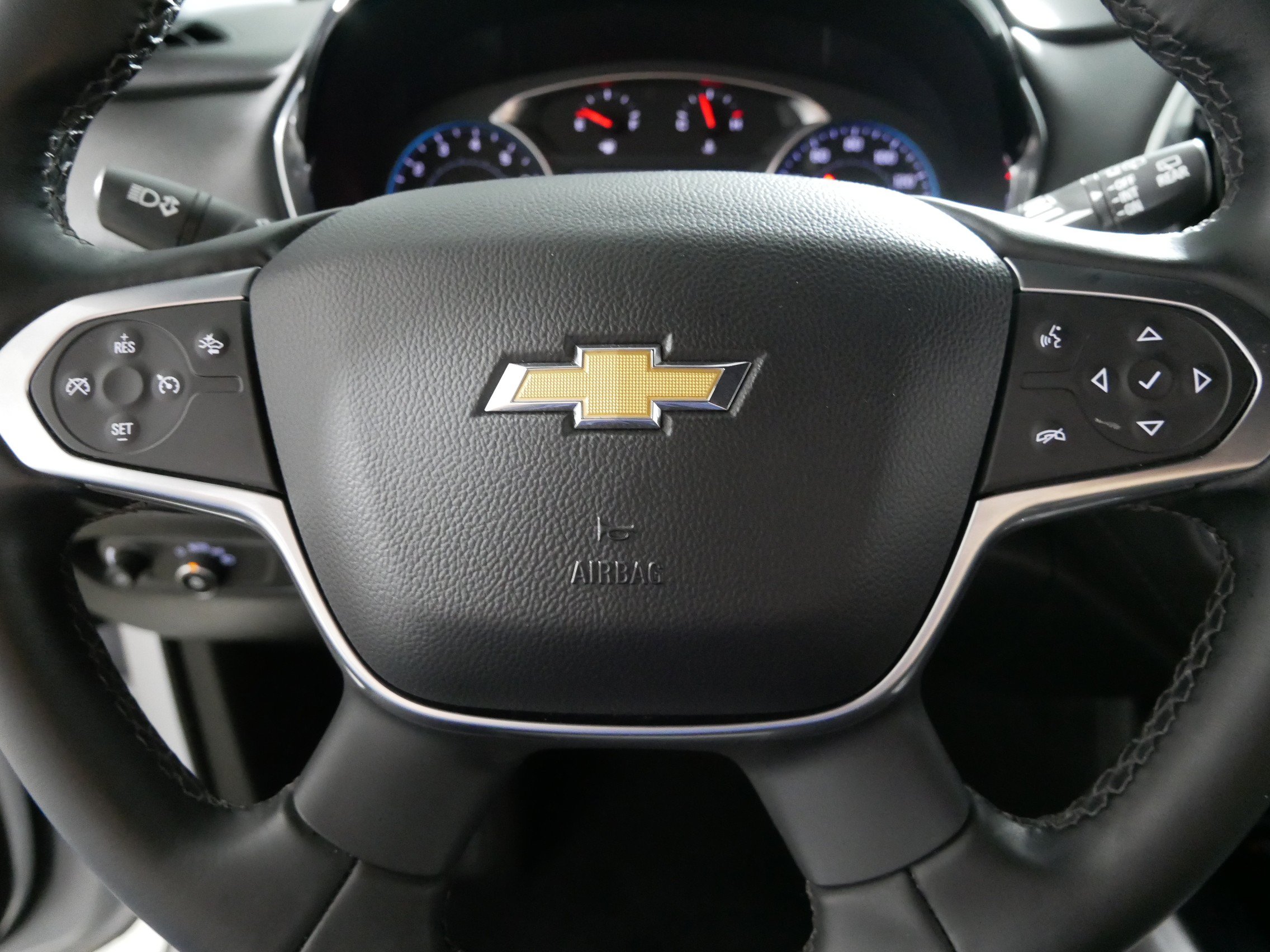 Used 2023 Chevrolet Traverse LT FWD image 25