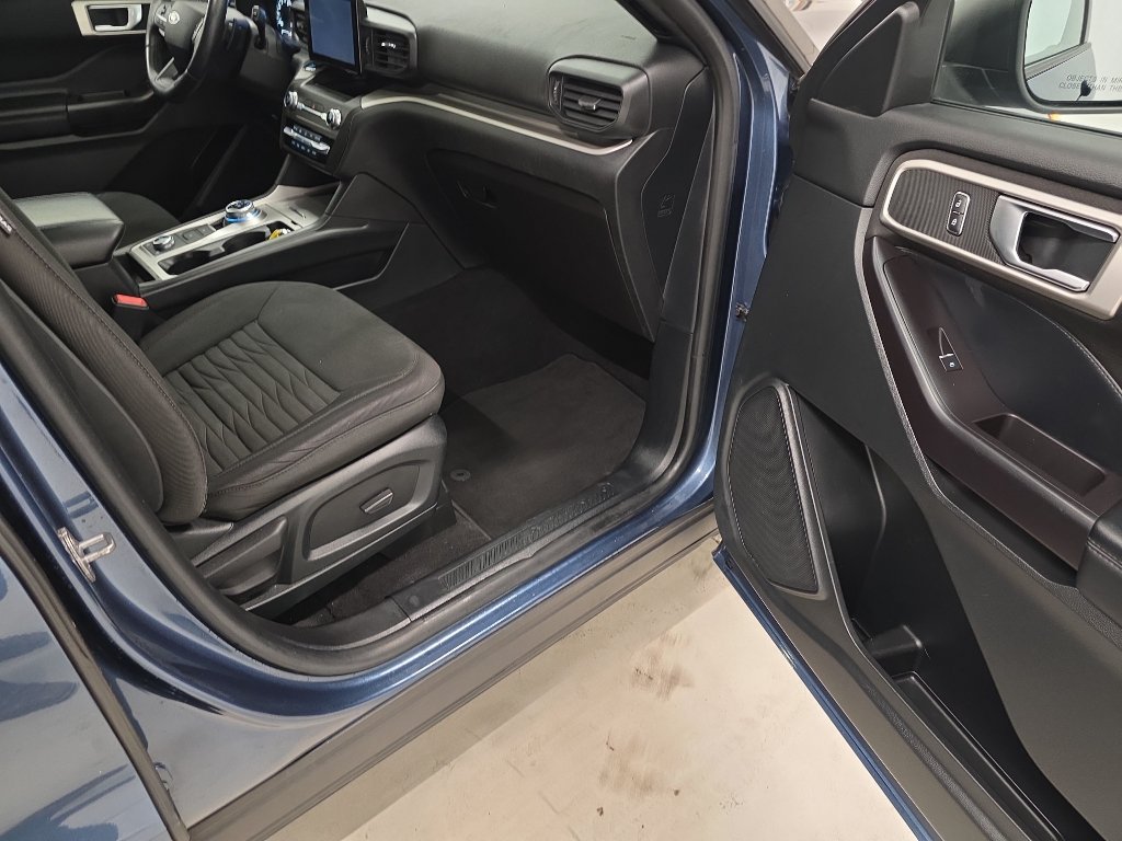 Used 2020 Ford Explorer XLT AWD/4WD image 6