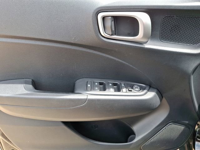 Used 2024 Hyundai Venue SEL image 14