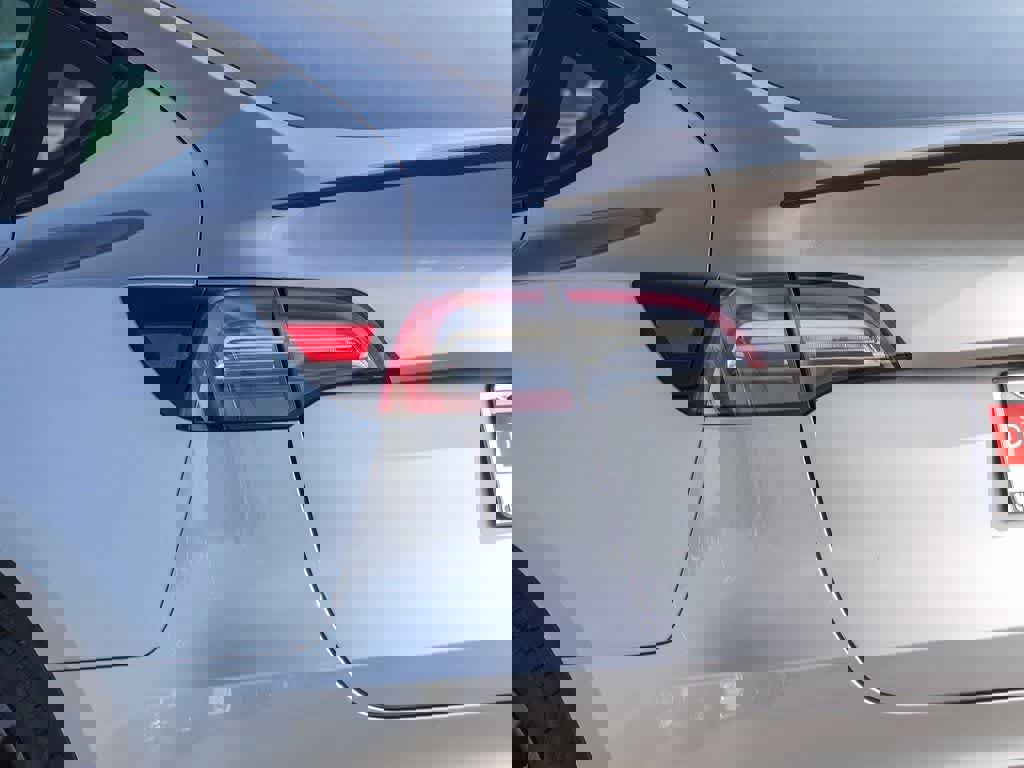 Used 2024 Tesla Model Y Performance image 7