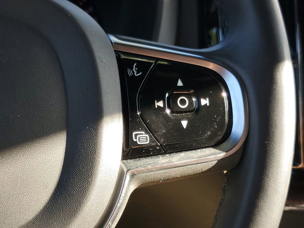 Certified 2023 Volvo XC60 B5 Plus w/ Protection Package Premier AWD/4WD image 23