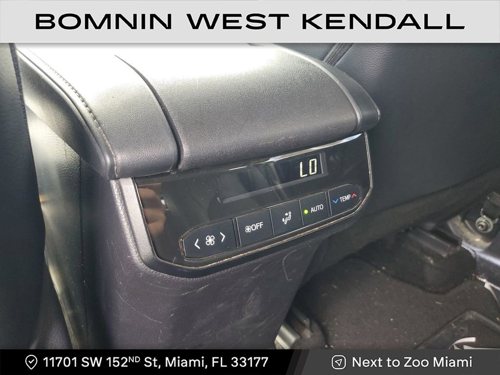 Used 2020 Toyota Highlander Limited image 18