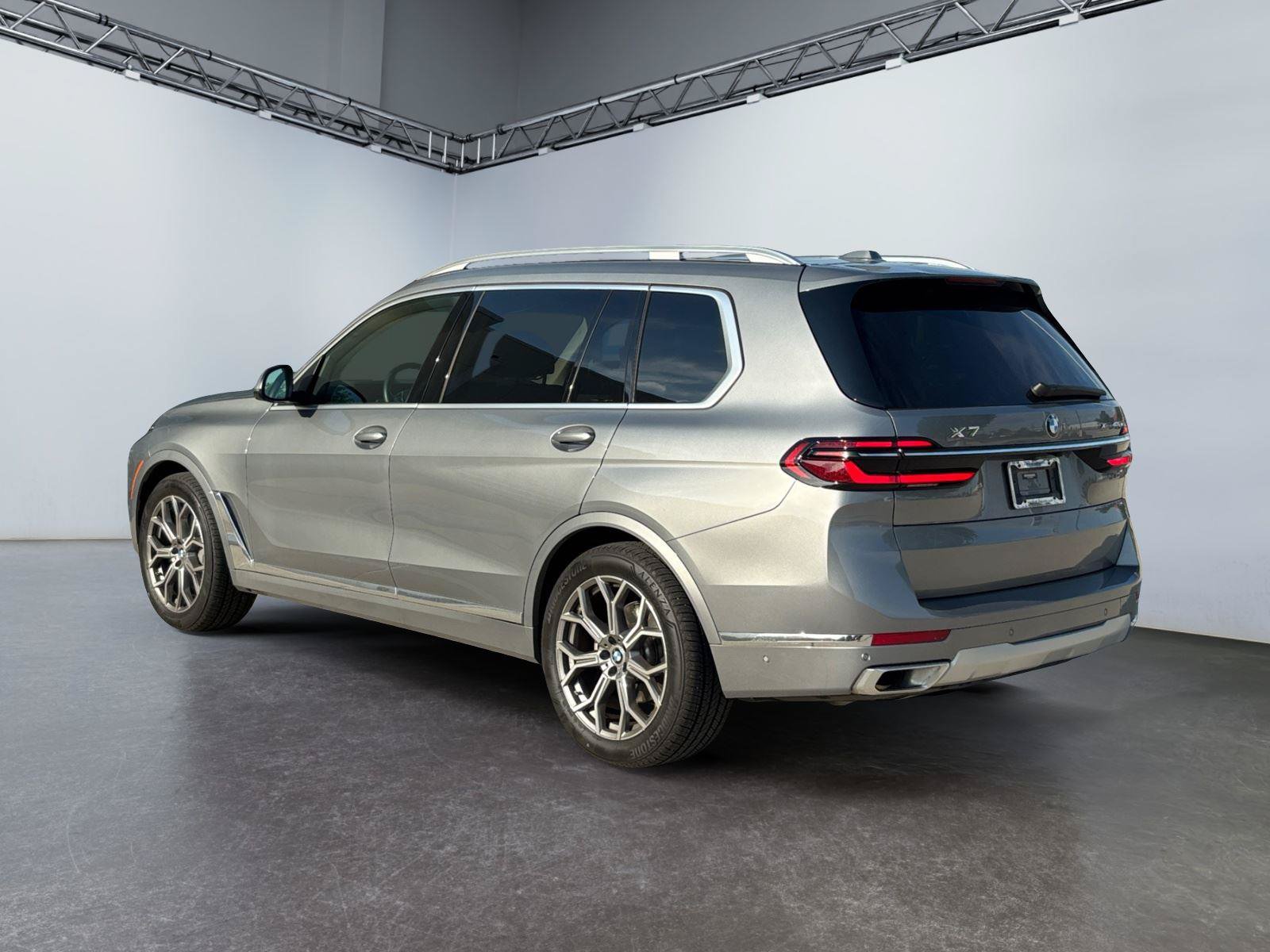 Used 2024 BMW X7 xDrive40i AWD/4WD image 5