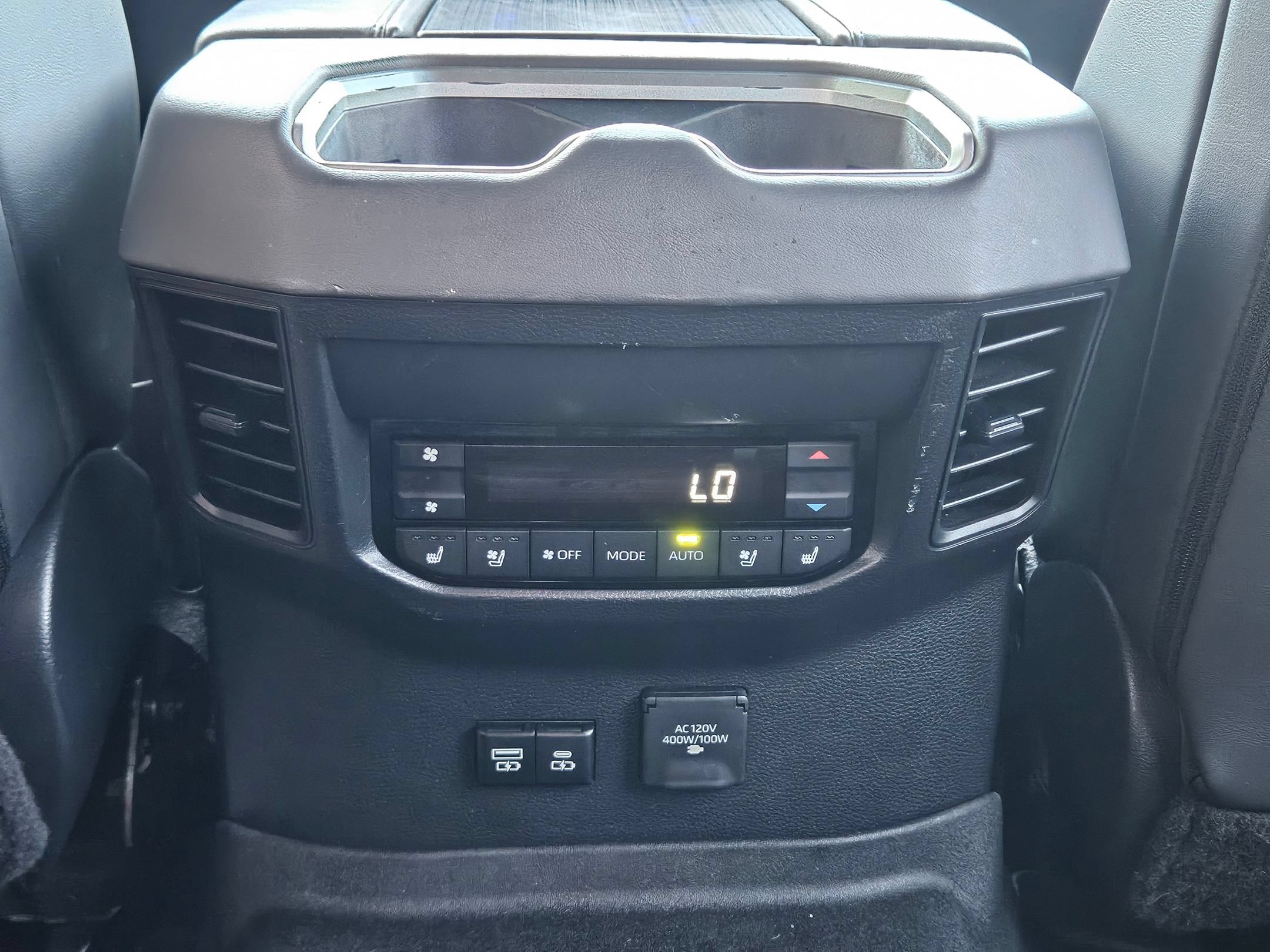 Used 2024 Toyota Sequoia Platinum AWD/4WD image 27
