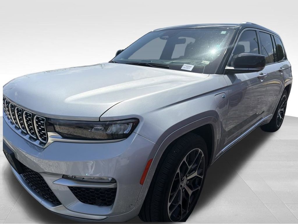 Used 2022 Jeep Grand Cherokee Summit AWD/4WD image 2