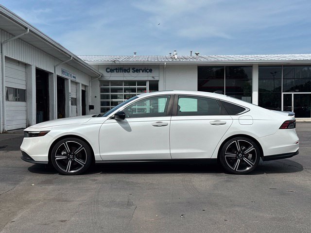 Used 2023 Honda Accord Sport image 2