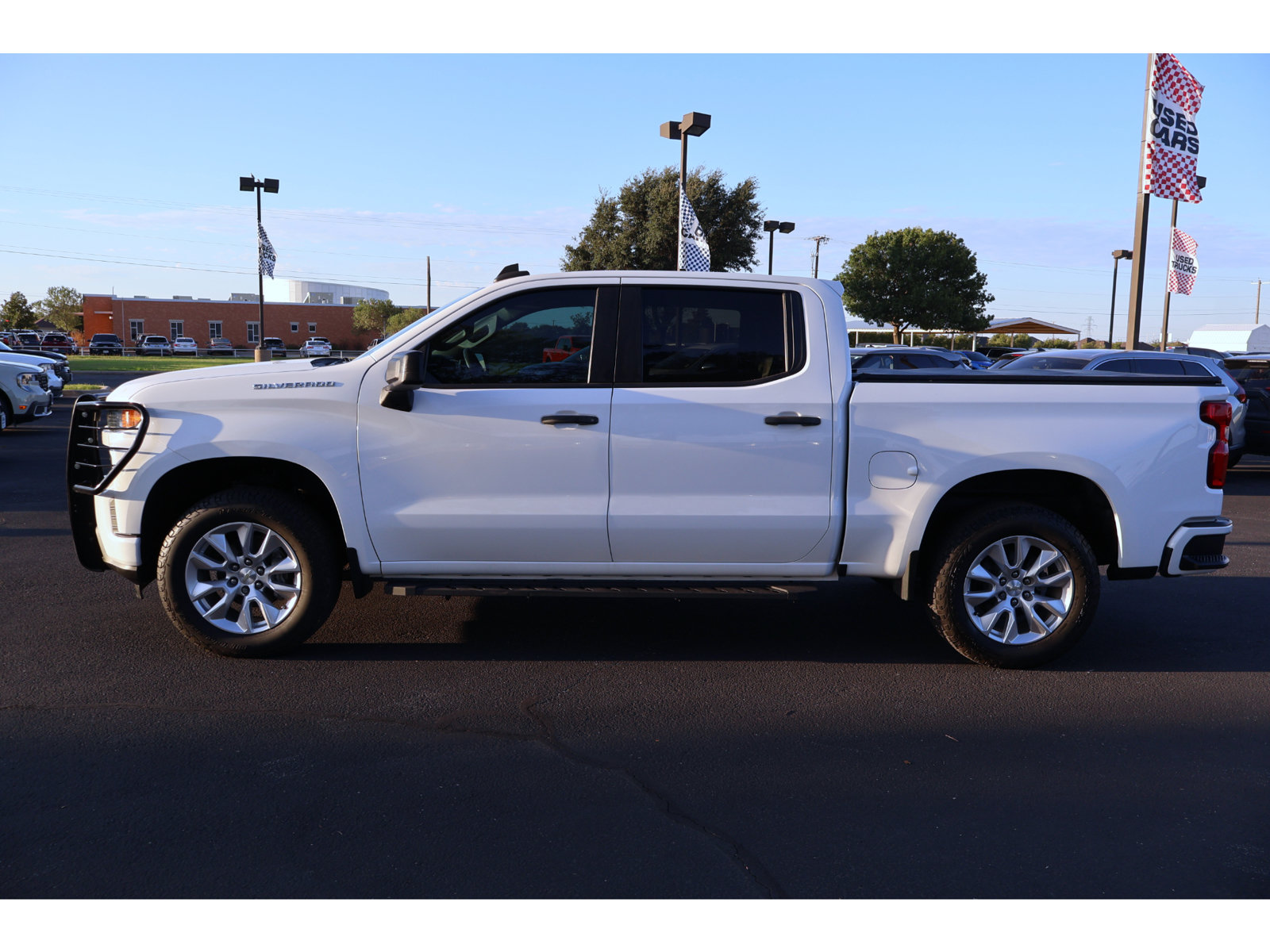 Used 2020 Chevrolet Silverado 1500 Custom w/ Custom Value Package RWD image 2