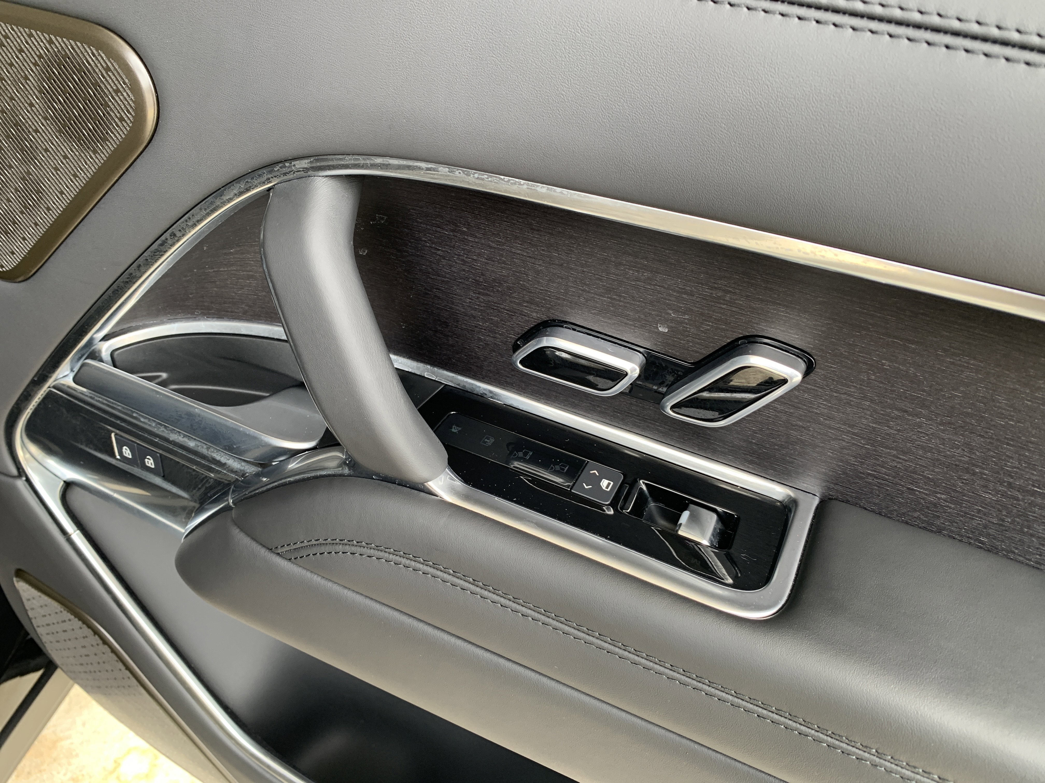 Used 2025 Land Rover Range Rover Autobiography image 38