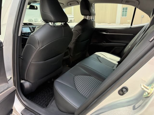Used 2020 Toyota Camry SE FWD image 16
