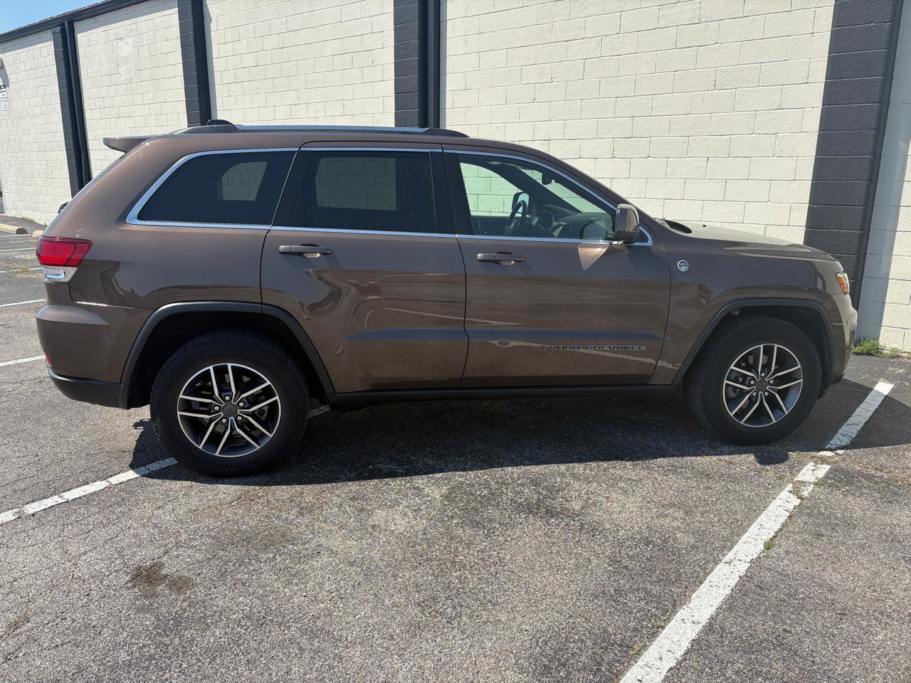 Used 2020 Jeep Grand Cherokee Laredo w/ Quick Order Package 2BN North AWD/4WD image 4