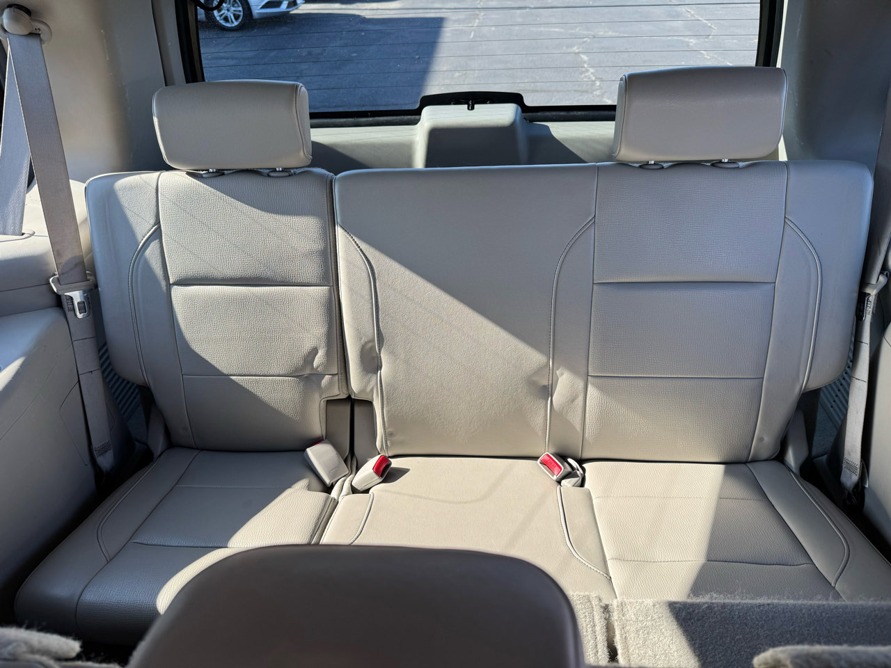 Used 2010 Nissan Armada Titanium w/ DVD Entertainment Pkg image 19