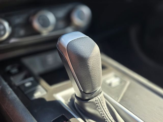 Used 2025 Nissan Kicks SV image 31