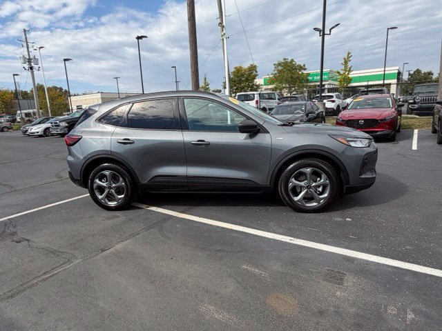 Used 2025 Ford Escape ST-Line FWD image 4