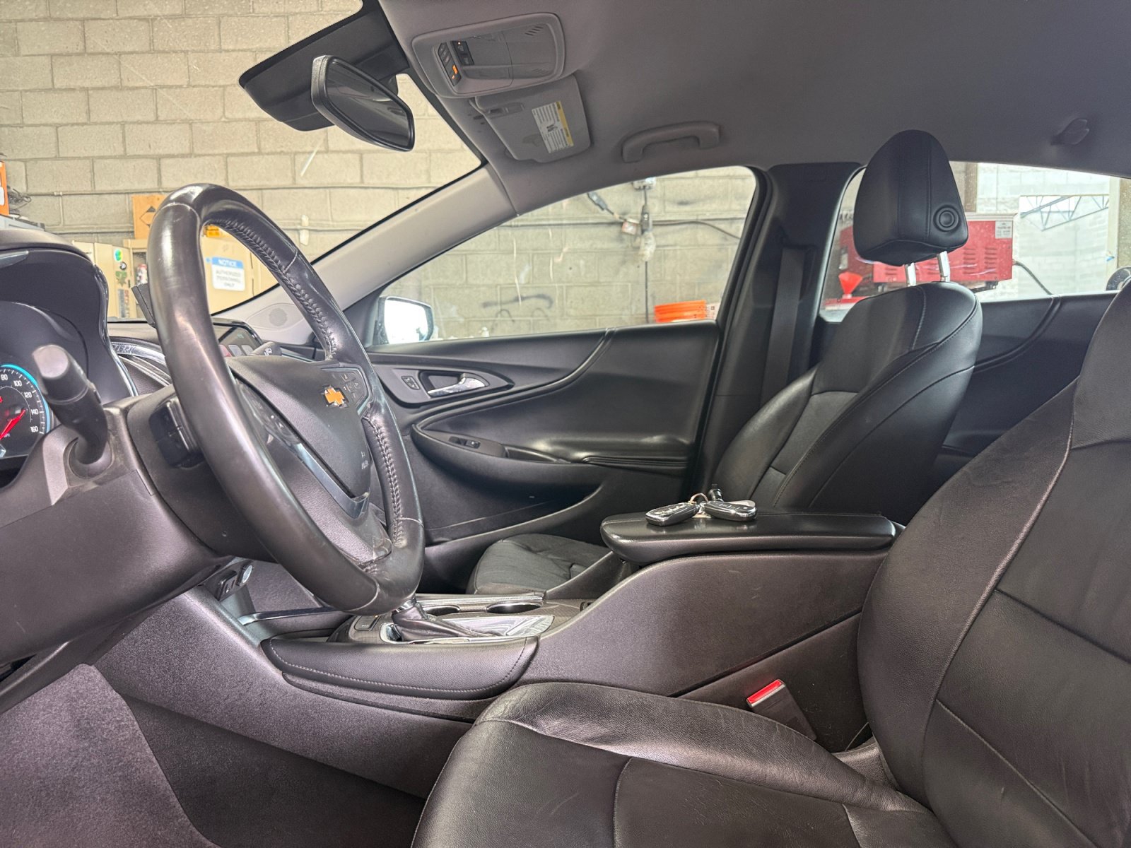 Used 2017 Chevrolet Malibu LT w/ Leather Package FWD image 23