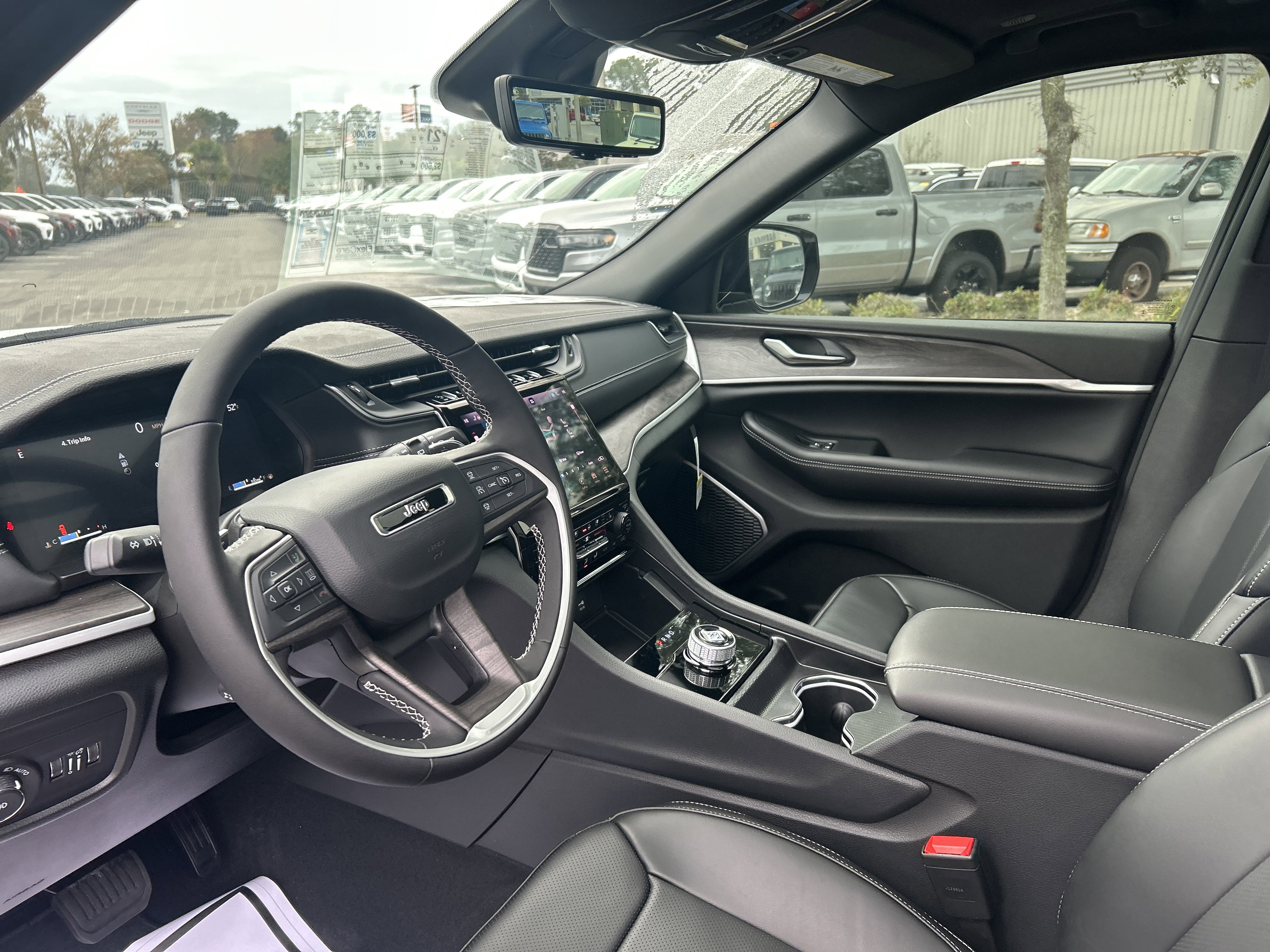 New 2025 Jeep Grand Cherokee L Limited w/ Luxury Tech Group II image 14