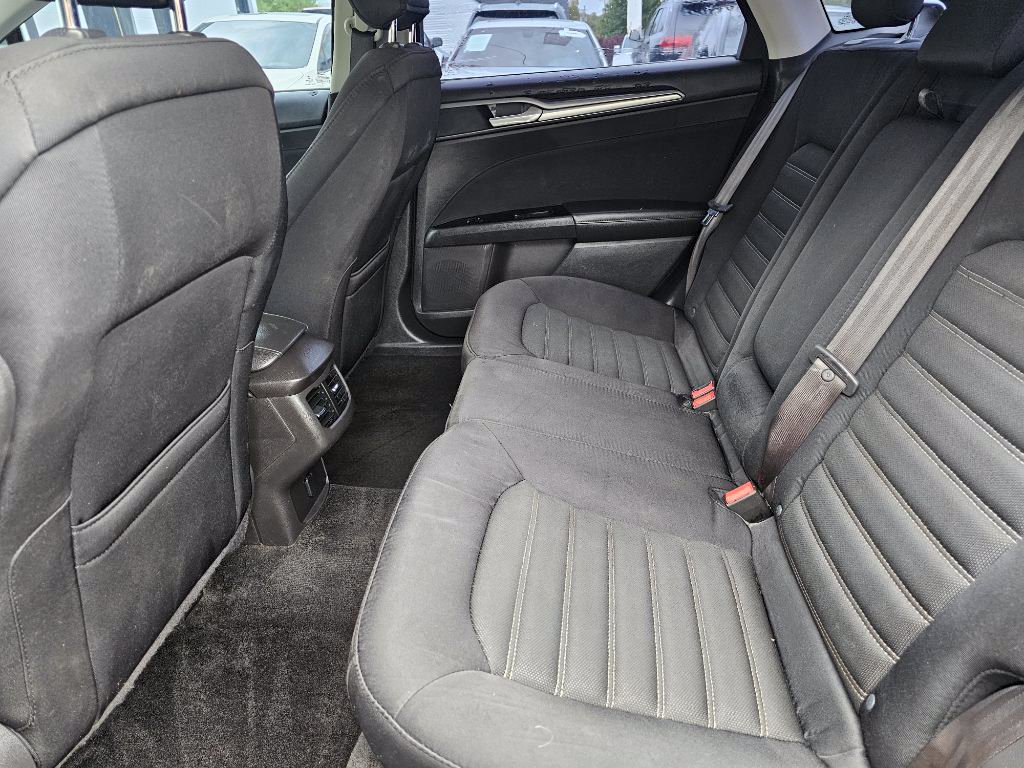 Used 2015 Ford Fusion SE FWD image 31