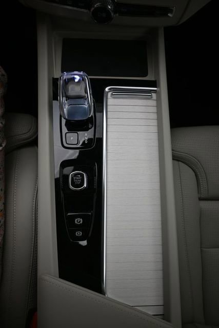 New 2026 Volvo XC60 T8 Ultra w/ Protection Package Premier image 10