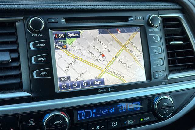 Used 2015 Toyota Highlander XLE FWD image 22