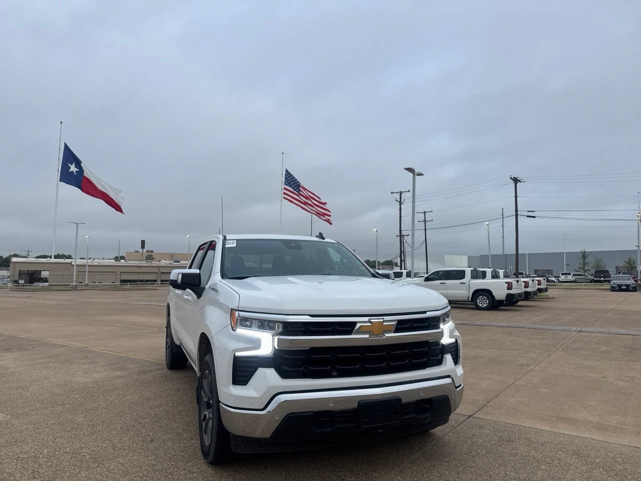 Used 2025 Chevrolet Silverado 1500 LT w/ Safety Package RWD image 3