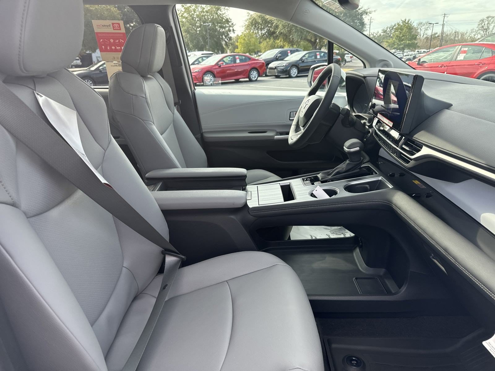 New 2025 Toyota Sienna XLE w/ XLE Plus Package FWD image 34