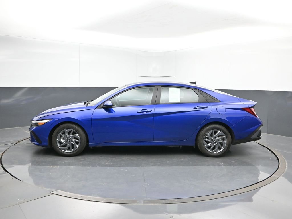 Used 2024 Hyundai Elantra SEL image 2