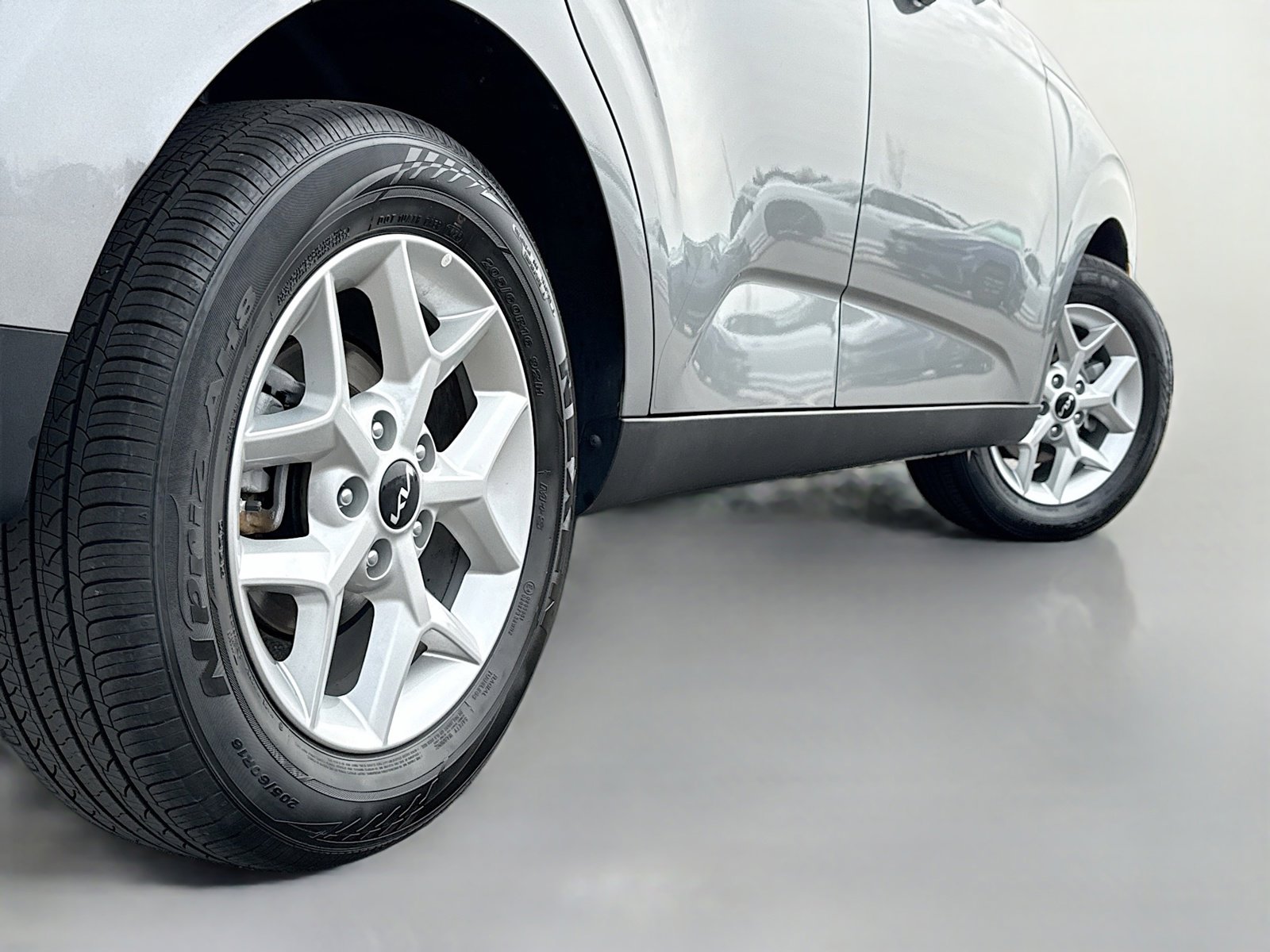 Used 2025 Kia Soul LX image 16