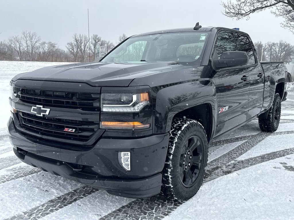 Used 2017 Chevrolet Silverado 1500 LT w/ Midnight Edition image 4