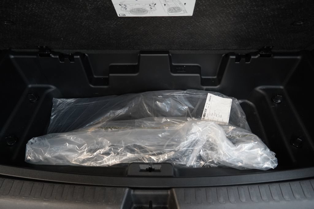 Used 2025 Chevrolet Traverse RS w/ LPO, Floor Liner Package AWD/4WD image 11