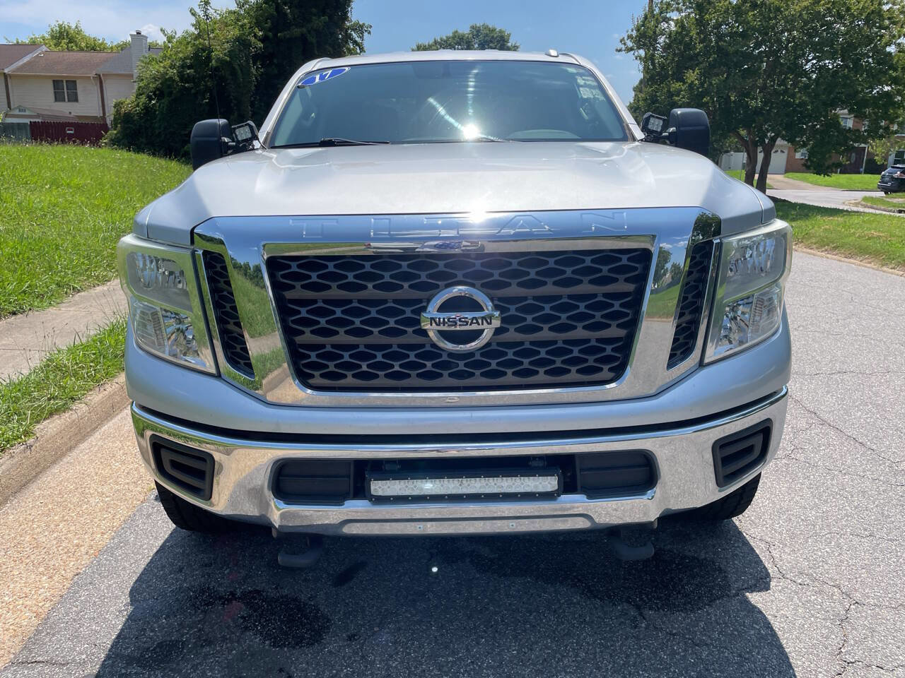 Used 2017 Nissan Titan SV RWD image 9
