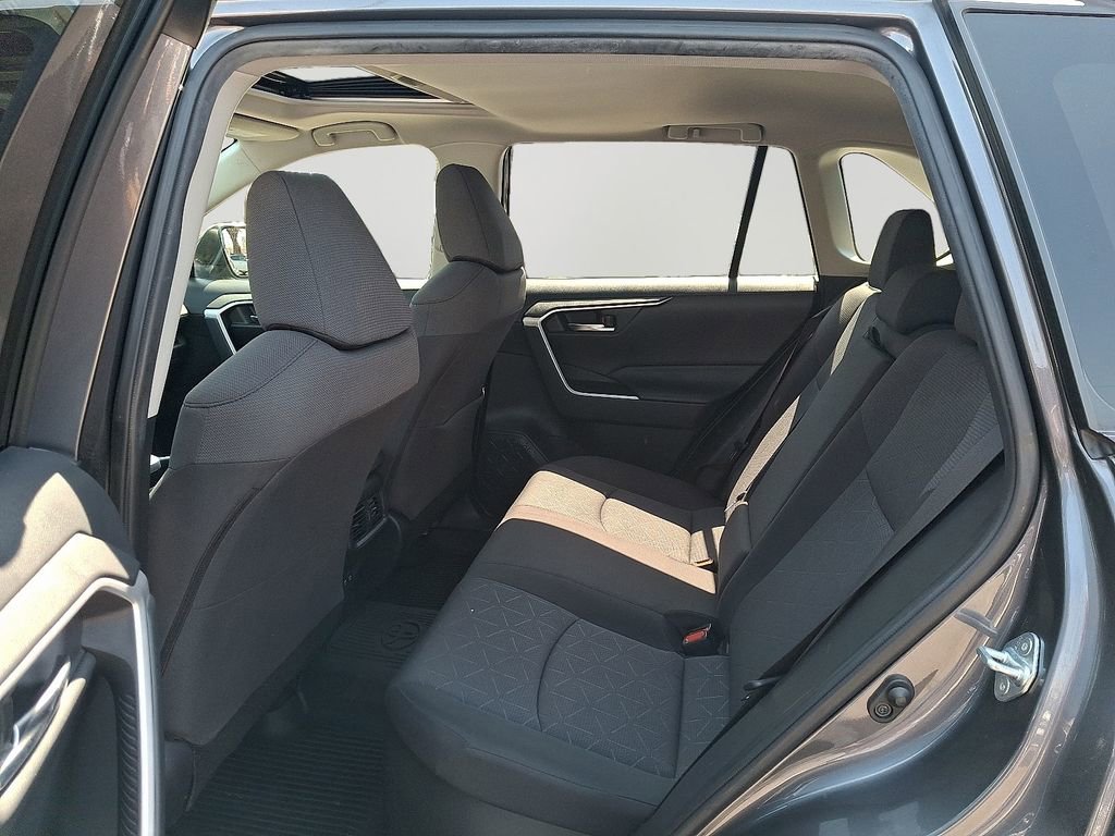 Used 2019 Toyota RAV4 XLE AWD/4WD image 8