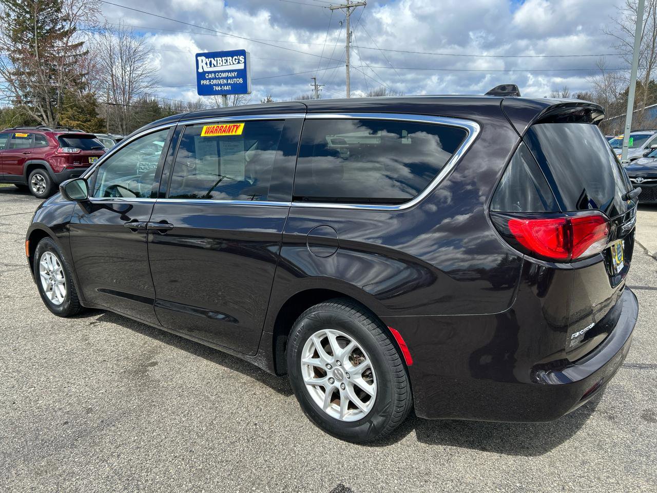 Used 2017 Chrysler Pacifica Touring FWD image 2