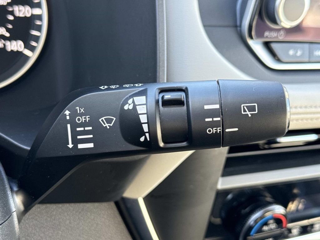 Used 2023 Nissan Rogue SV AWD/4WD image 11