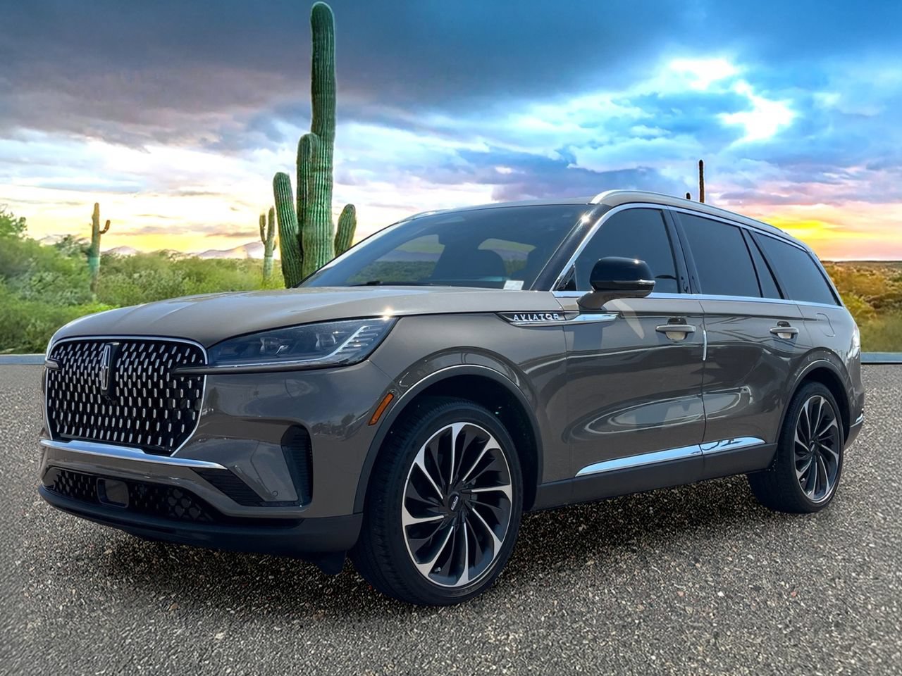 Used 2025 Lincoln Aviator Reserve w/ Equipment Group 201A AWD/4WD image 2
