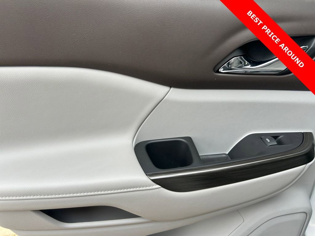 Used 2023 GMC Acadia SLT w/ Technology Package image 22