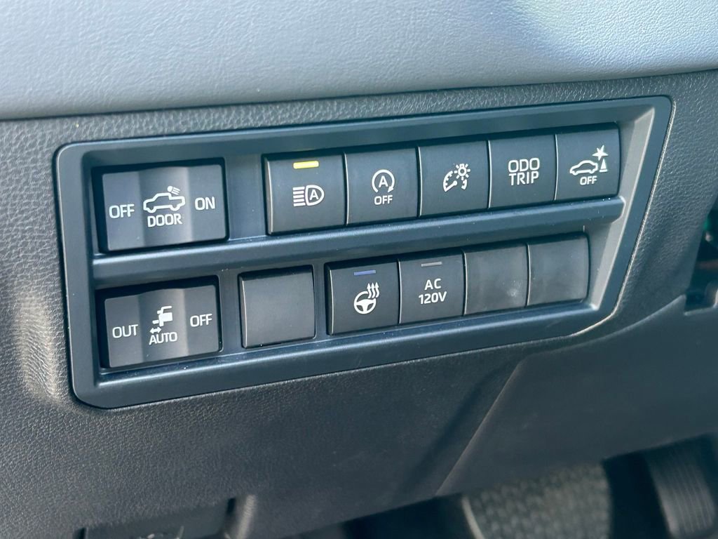 Used 2025 Toyota Tundra Platinum image 31