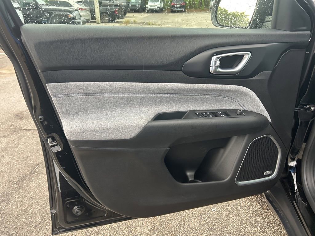New 2025 Jeep Compass Latitude w/ Sun & Sound Group image 33