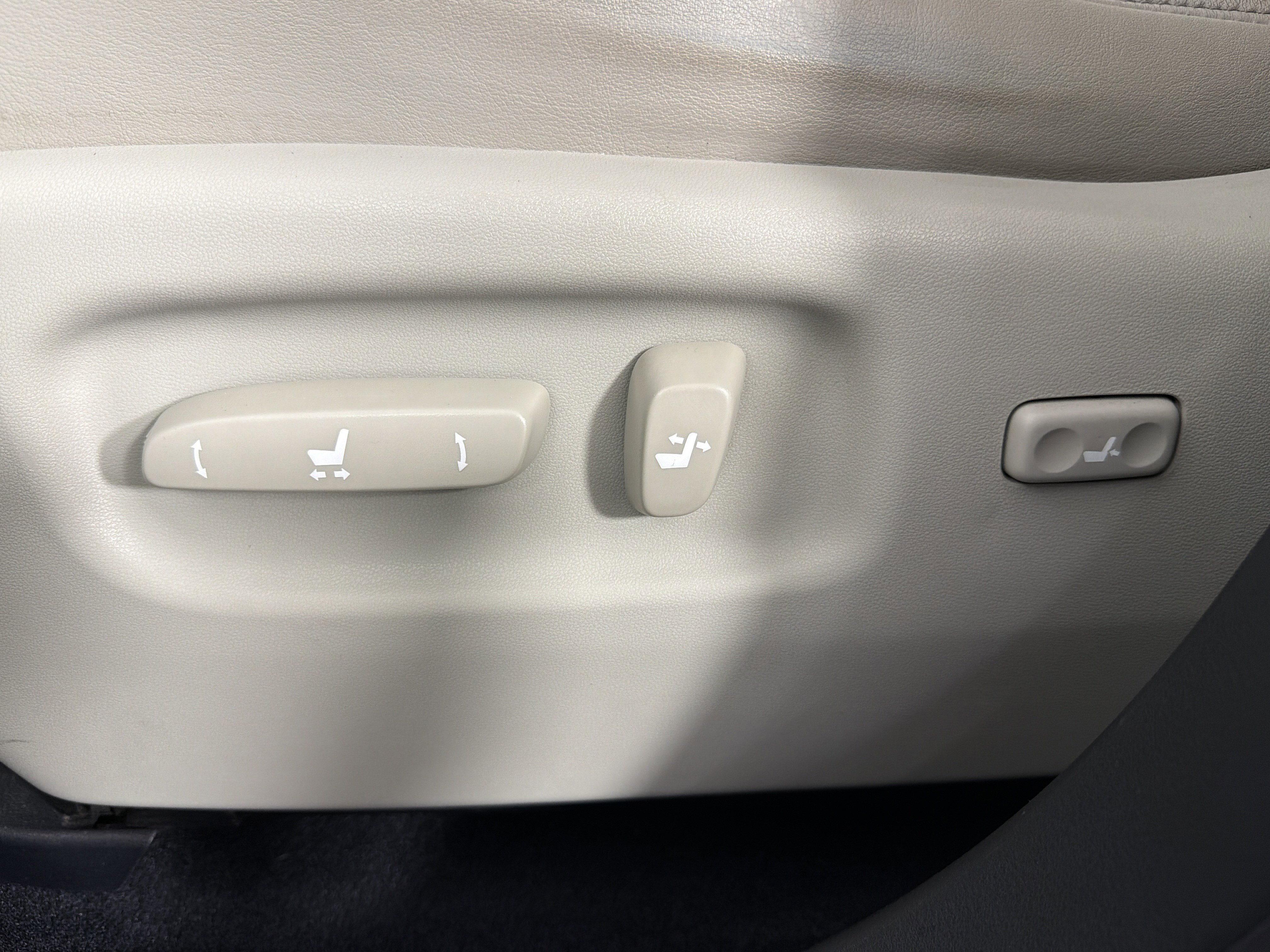 Used 2011 Lexus RX 450h AWD w/ Premium Pkg image 19