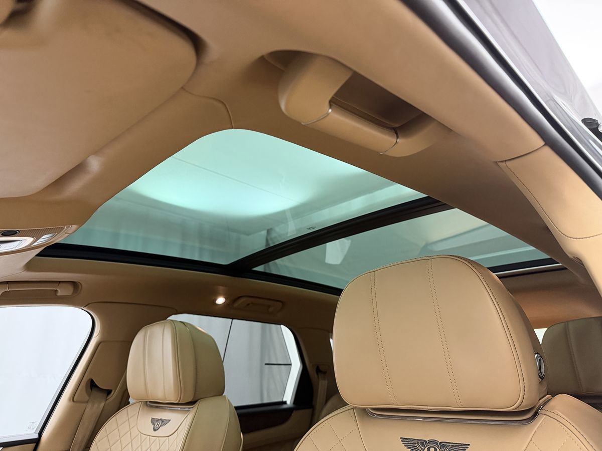 Used 2017 Bentley Bentayga image 9