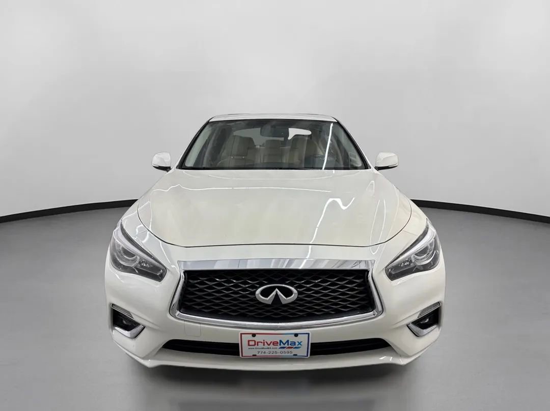 Used 2018 INFINITI Q50 Luxe w/ Essential Package (3.0T Luxe) AWD/4WD image 2