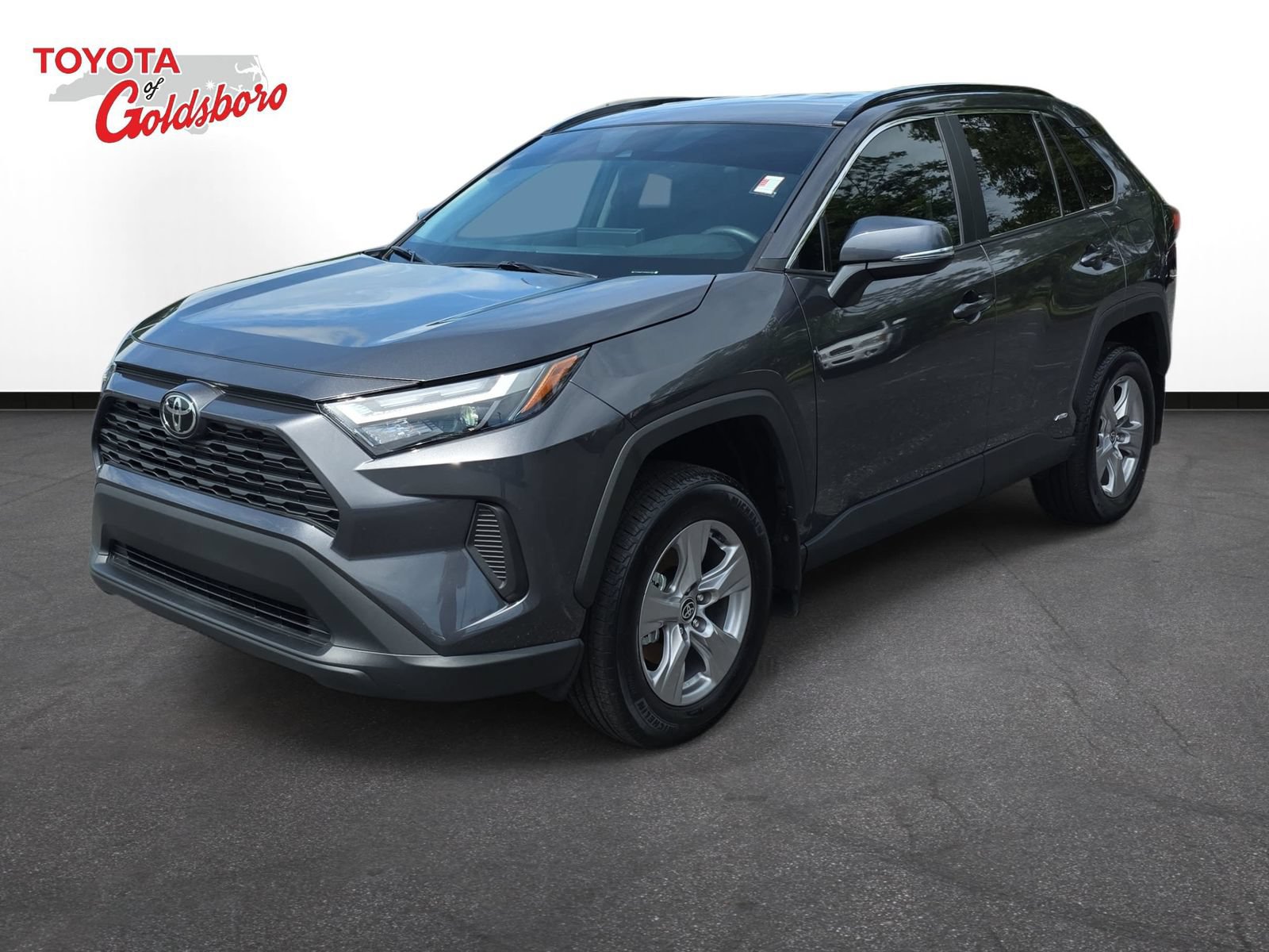Used 2025 Toyota RAV4 XLE AWD/4WD image 1