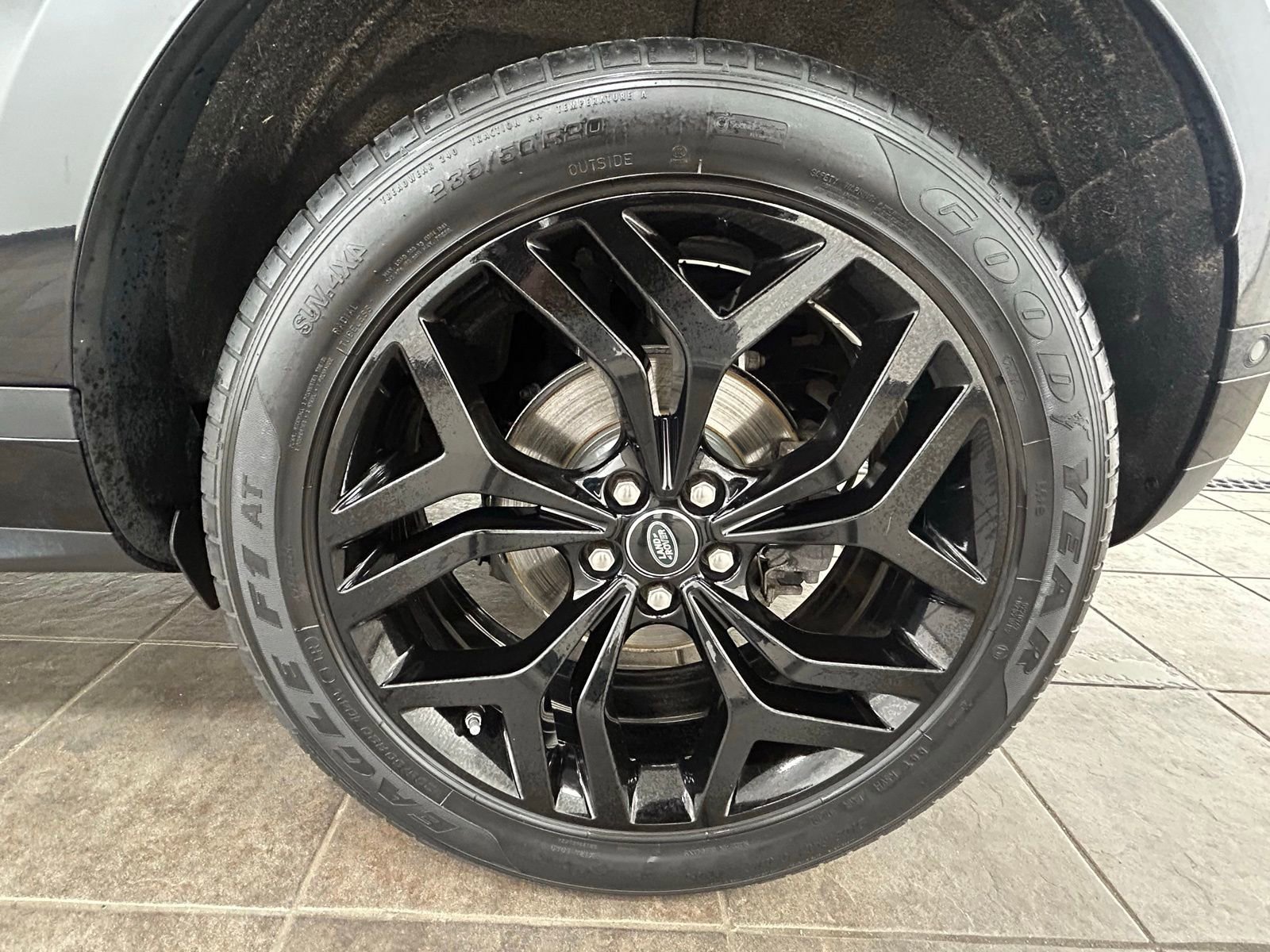 Used 2020 Land Rover Range Rover Evoque SE image 35