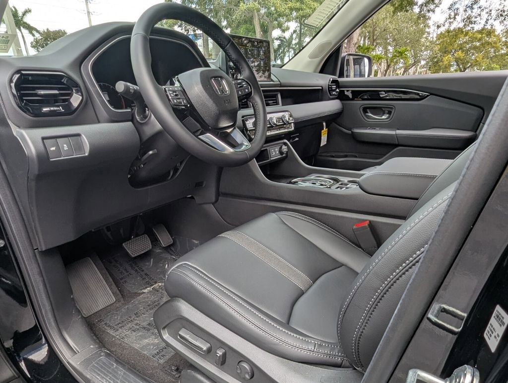 New 2025 Honda Pilot Black Edition image 12
