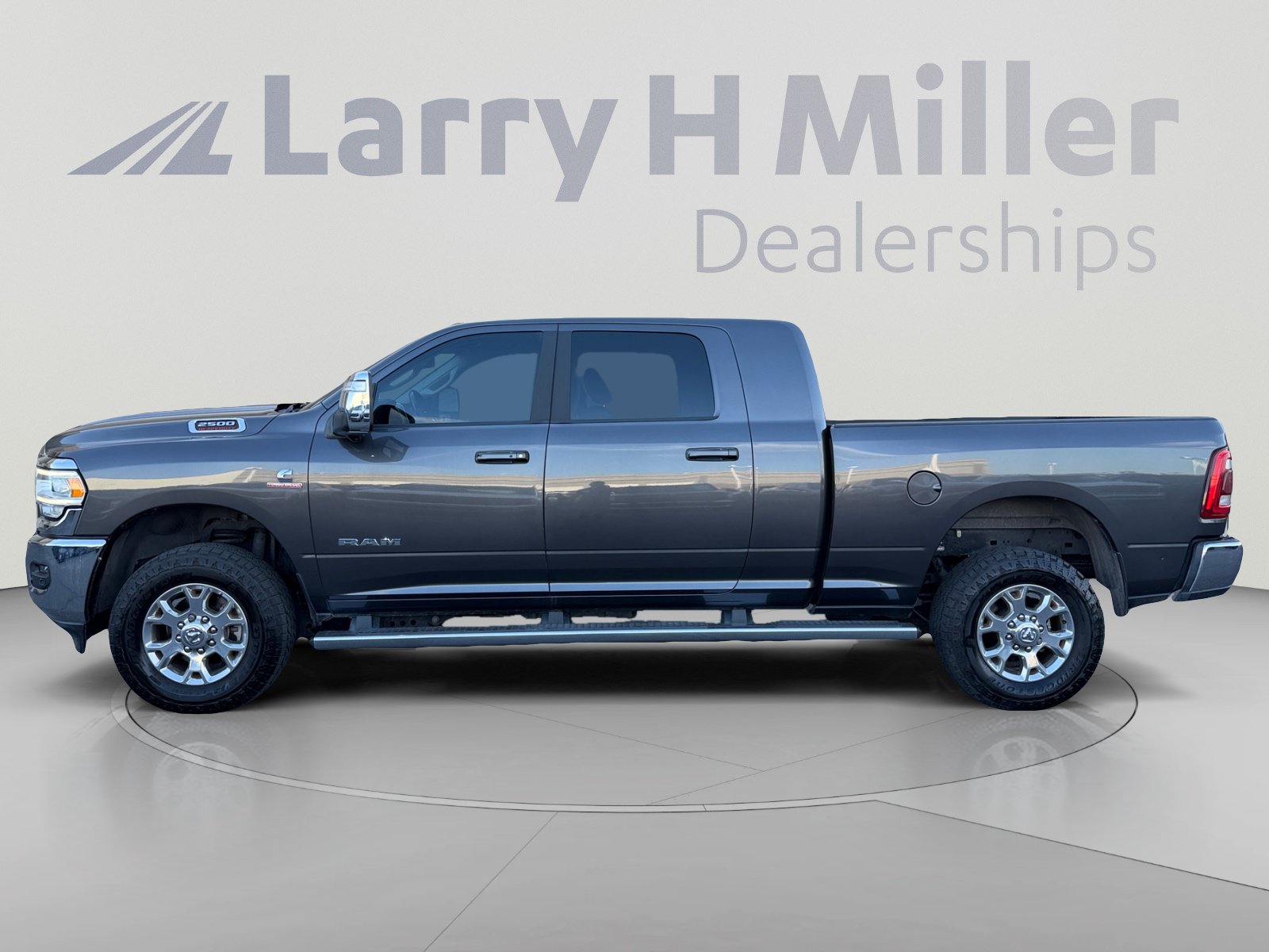 Used 2024 RAM 2500 Laramie AWD/4WD image 2