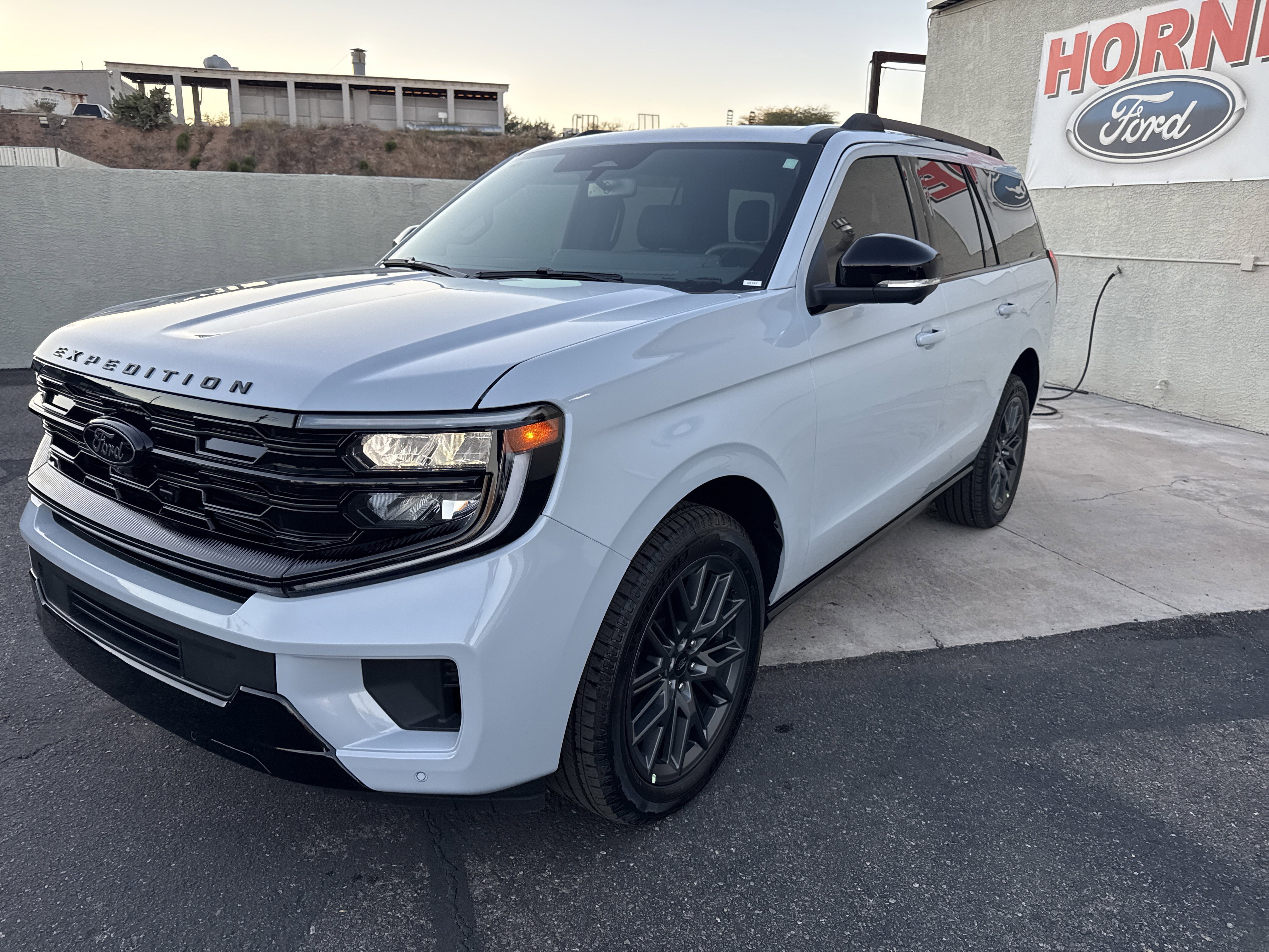 New 2025 Ford Expedition Platinum w/ Stealth Performance Package AWD/4WD image 3