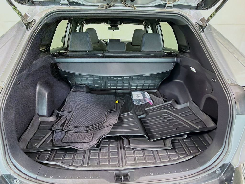 Used 2023 Toyota RAV4 SE image 27