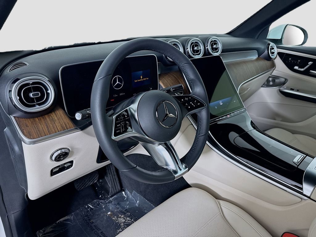 Used 2025 Mercedes-Benz GLC 350e GLC 350e image 9
