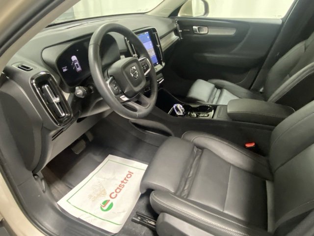 Certified 2025 Volvo XC40 B5 Ultra w/ Protection Package Premier image 9